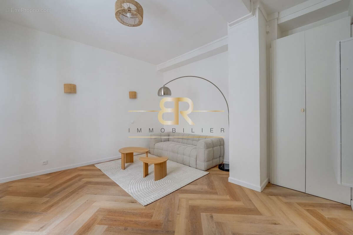 Appartement à PARIS-10E