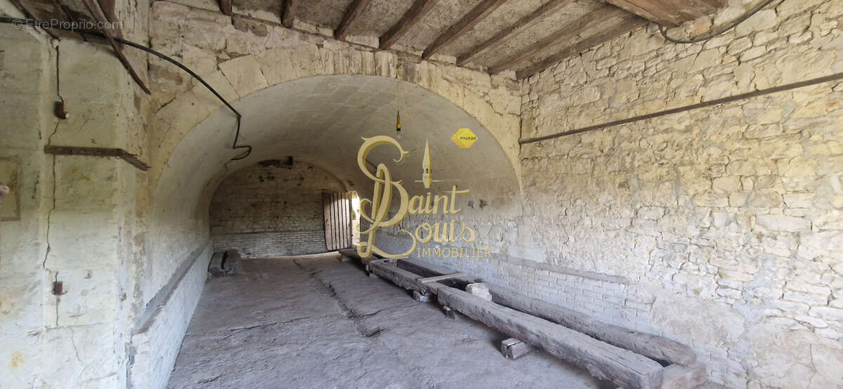 Maison atypique 105 m2 au sol - dependances et cave voutee de 48 m2 - photo 3