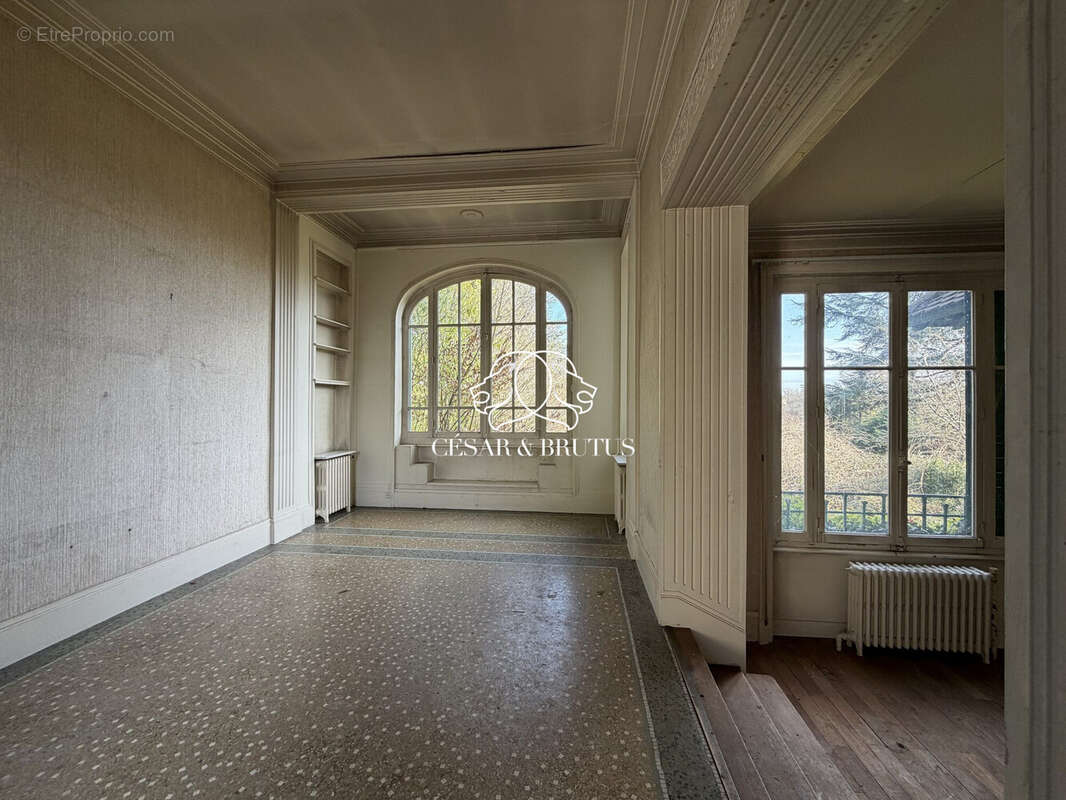 Appartement à CHARBONNIERES-LES-BAINS
