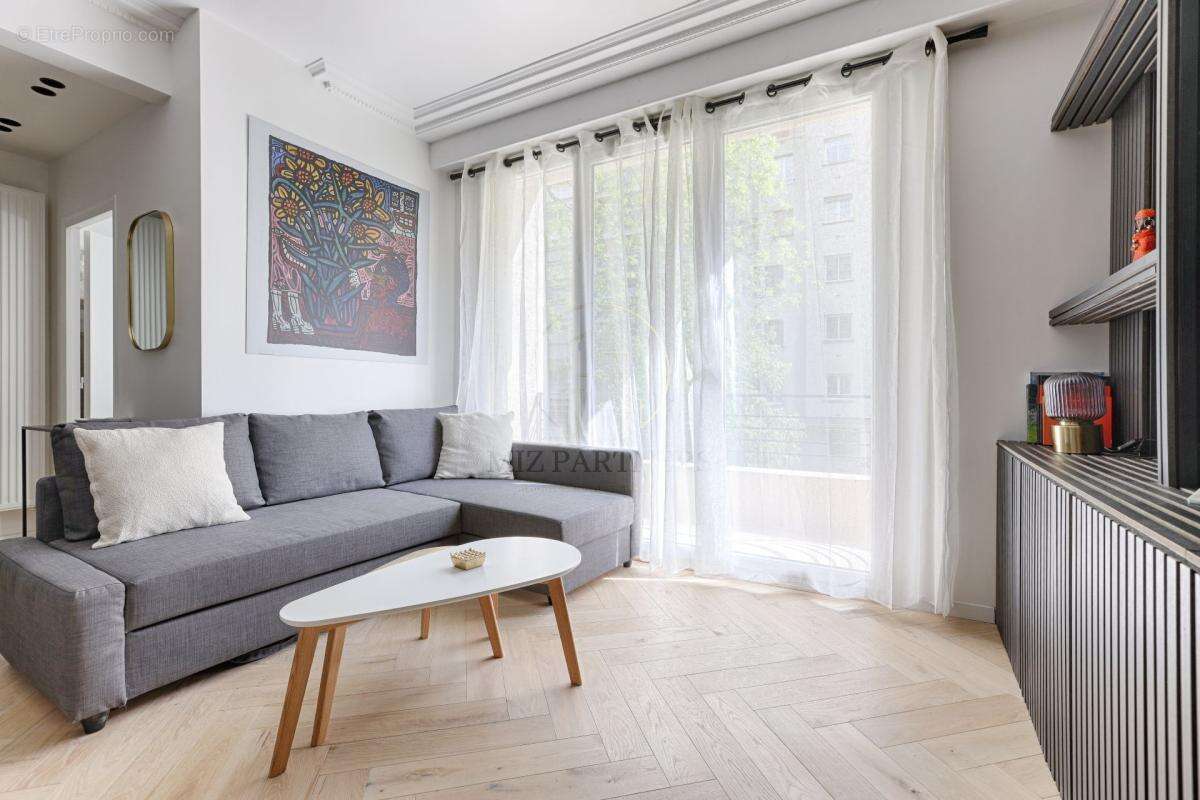 Appartement à PARIS-16E