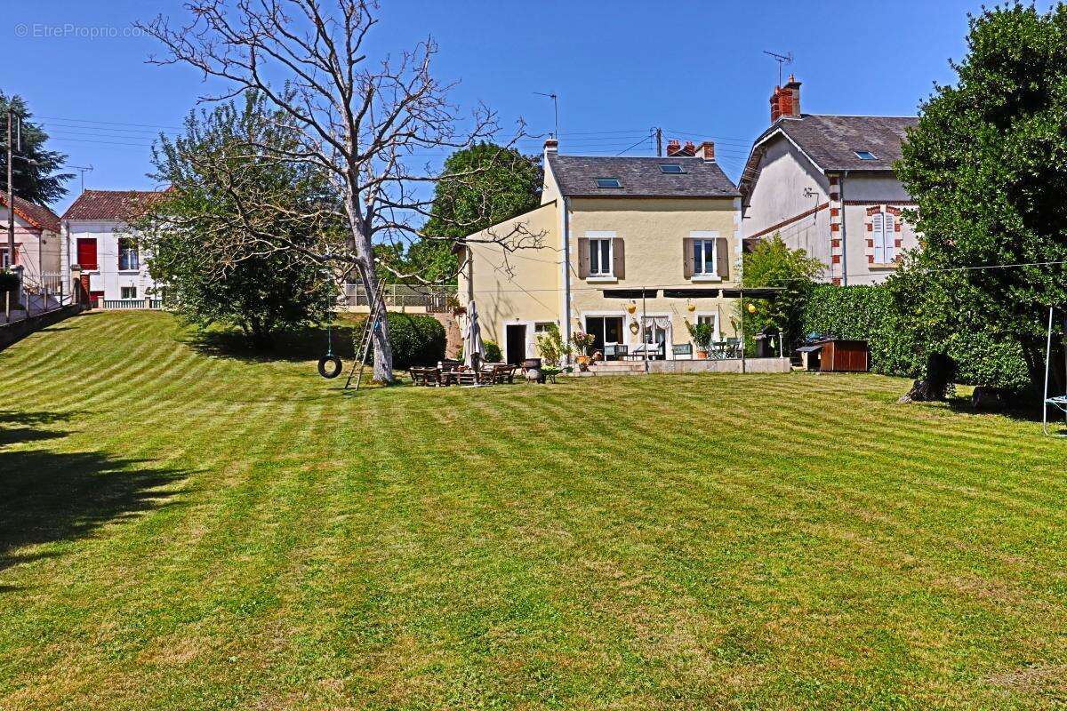 Maison à SAINT-SATUR