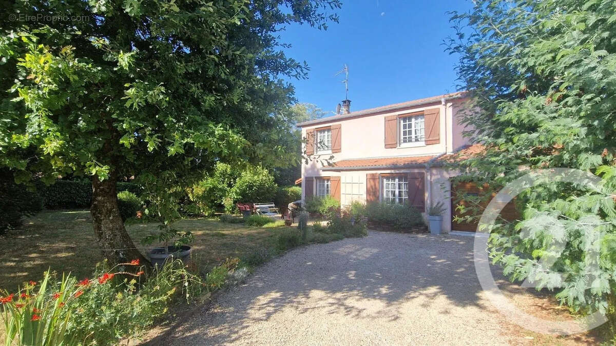 Maison 107 m² à Jassans-Riottier  - photo 4