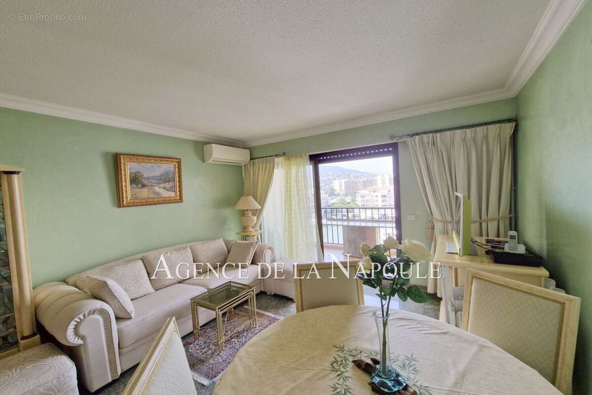 Appartement à MANDELIEU-LA-NAPOULE