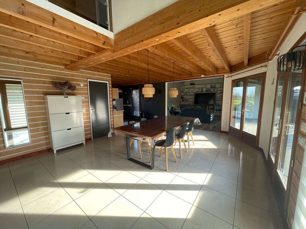 Maison à LA CHAPELLE-CHAUSSEE