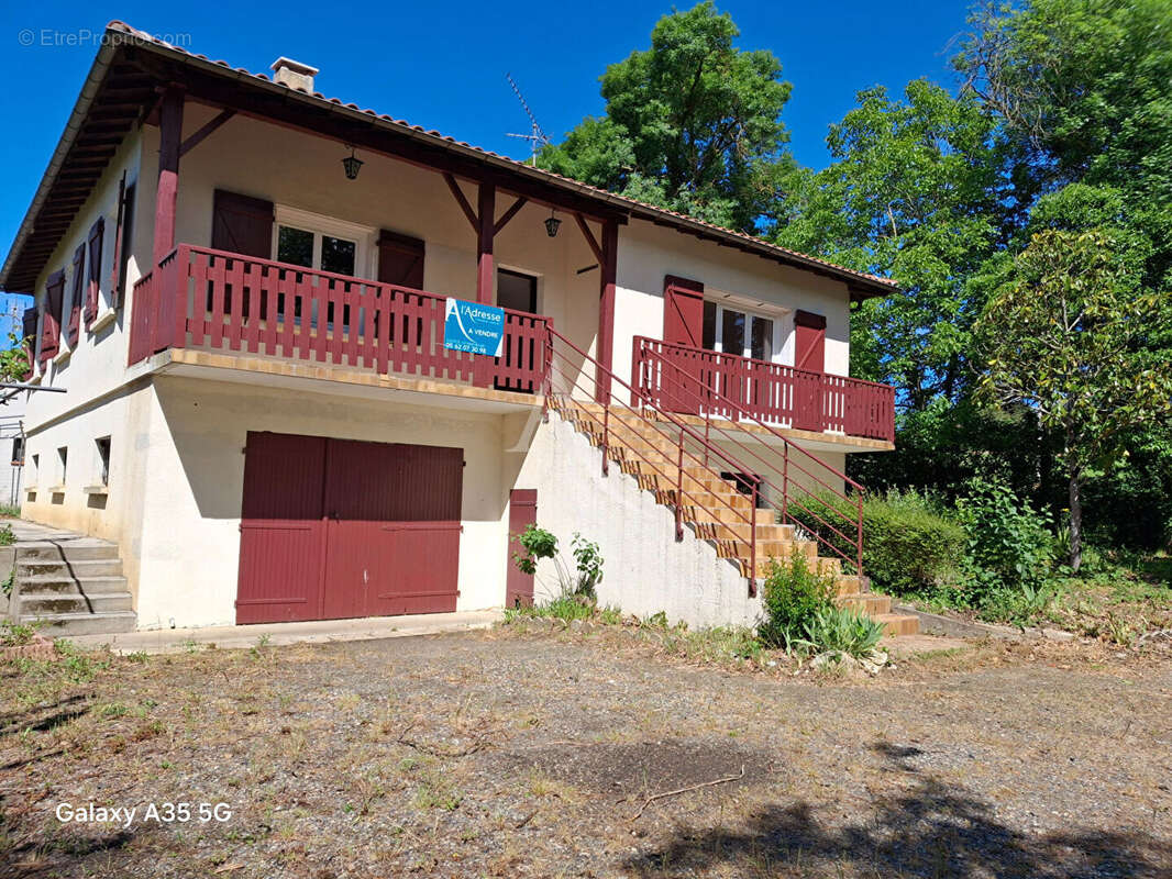 Maison L Isle Jourdain sur presque 3590 m² de terrain - photo 16