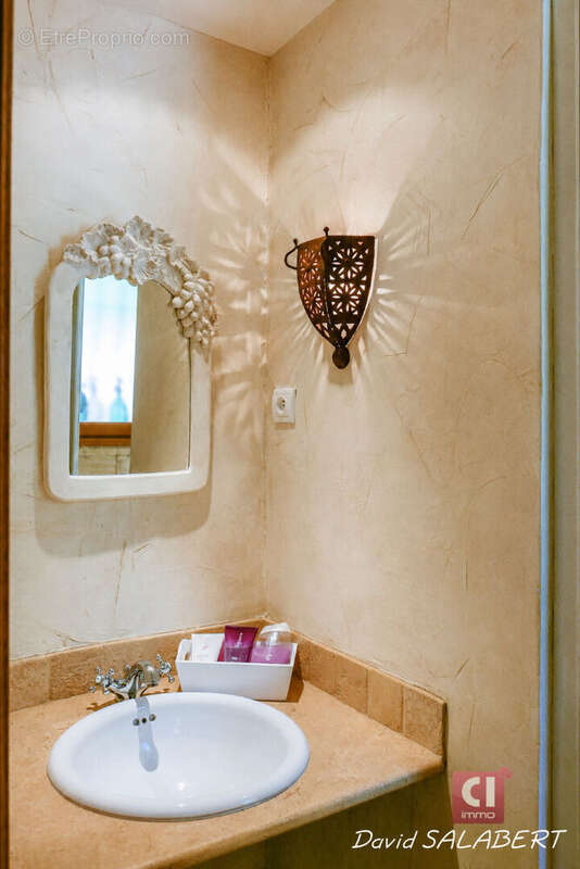 Garéoult -villa familiale de 170 m² avec cinq chambres, piscine et terrain paysager - photo 14