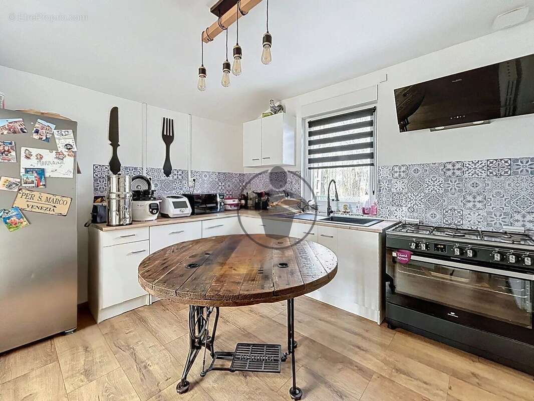 Maison à MONTESCOURT-LIZEROLLES