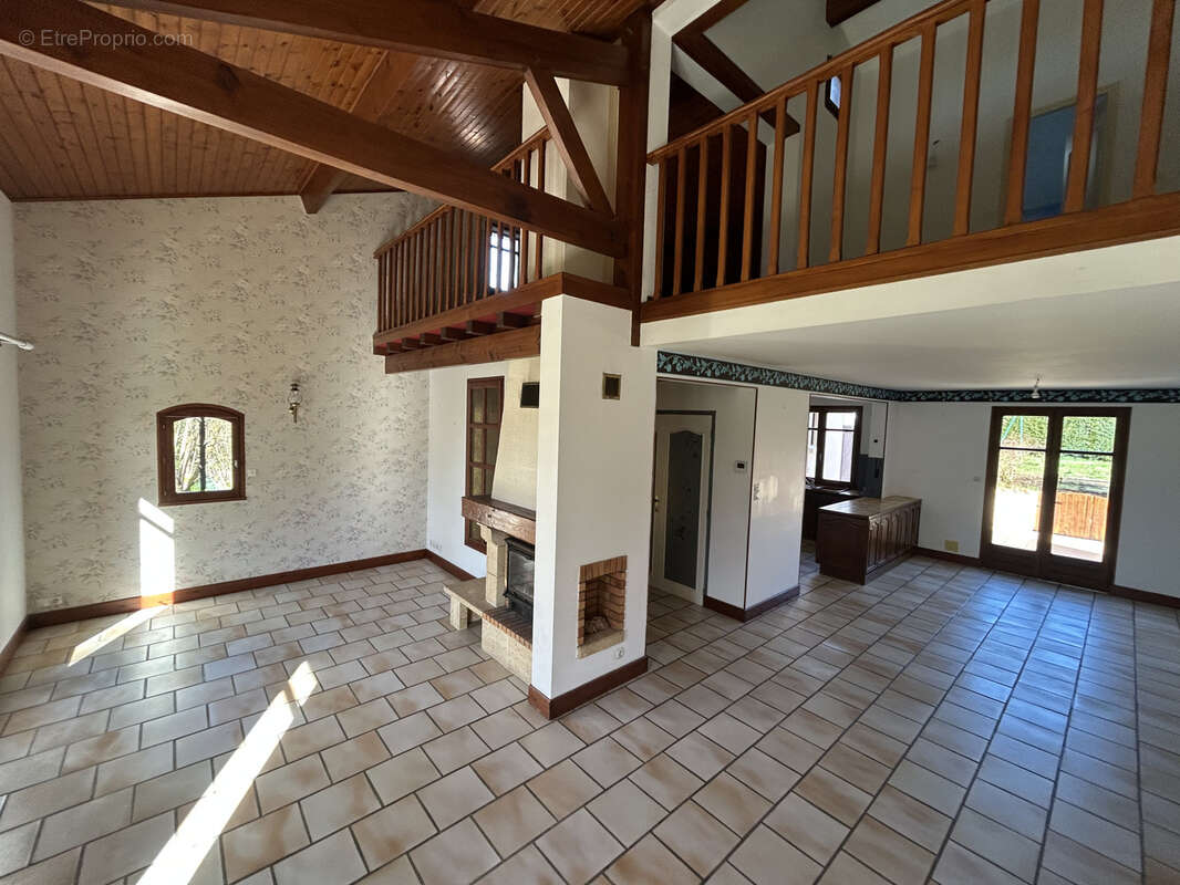 Maison familiale avec 4 chambres et jardin - proches commerces - photo 3