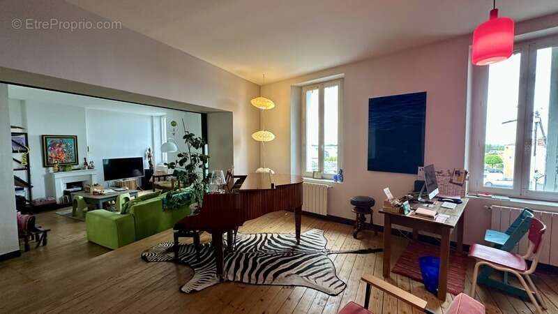 À VENDRE – BARBEZIEUX-SAINT-HILAIRE (16) – Propriété de caractère - cœur de ville - photo 4