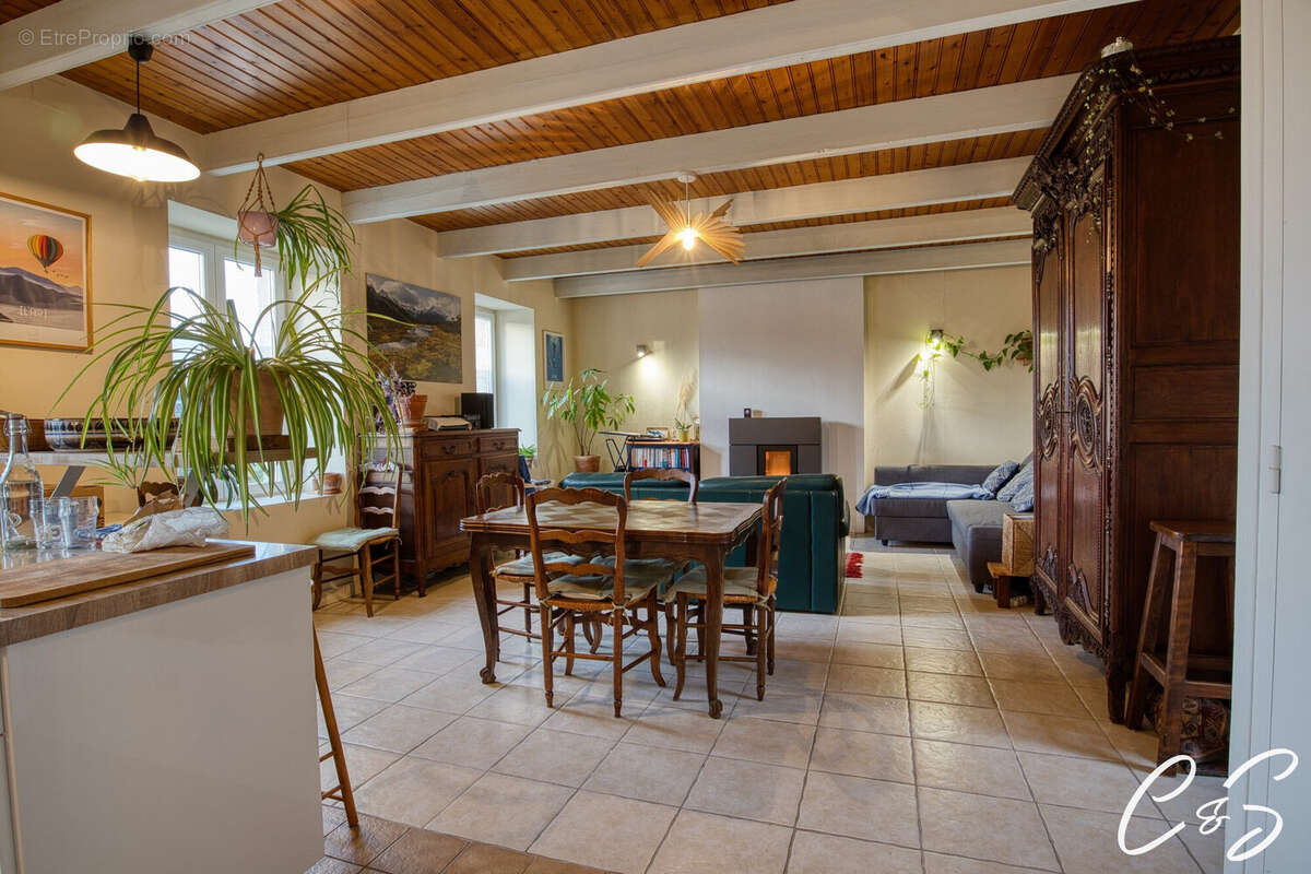 Maison à SAINT-JEAN-TROLIMON