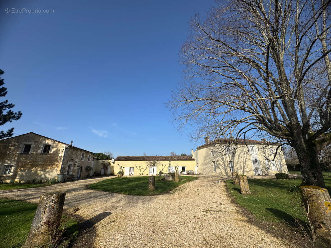 Maison à SAINT-SIGISMOND-DE-CLERMONT