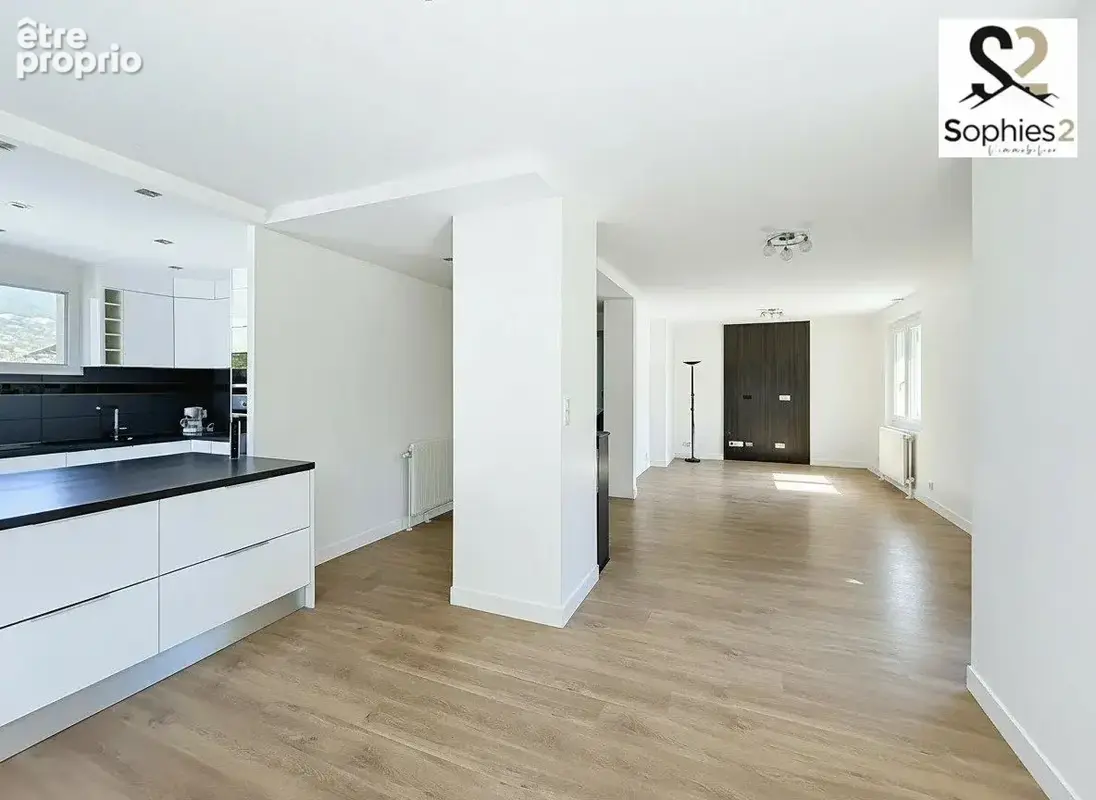 Maison 8 pièces 170 m² à vendre à Claix (38640) - photo 2