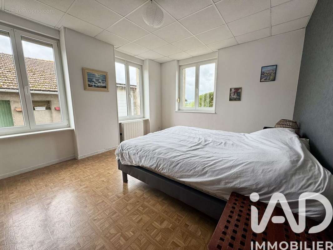 Appartement 211 m² à Chambrey  - photo 6
