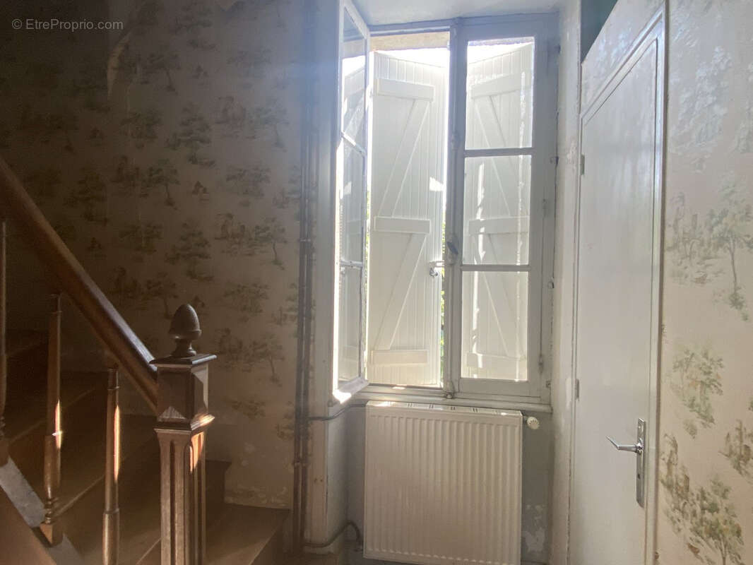 Maison à SAINT-CYR-LES-CHAMPAGNES