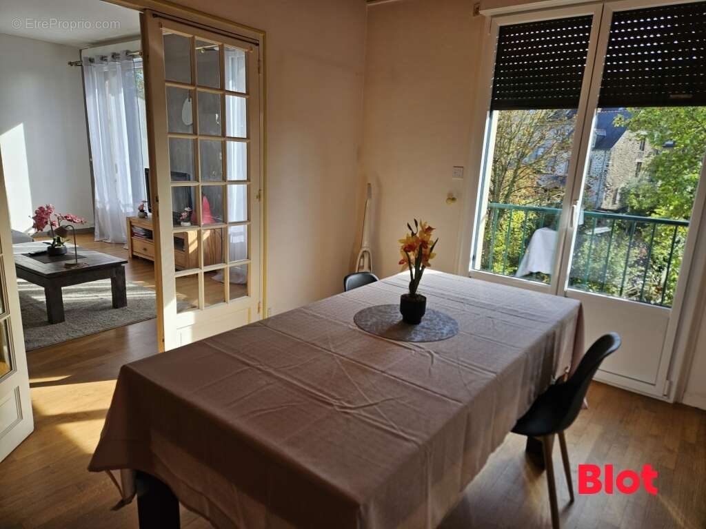Appartement à FOUGERES