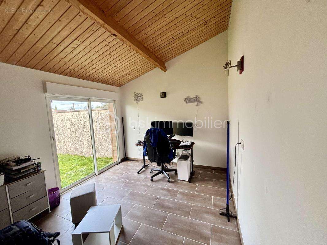 Maison à THORIGNY-SUR-OREUSE