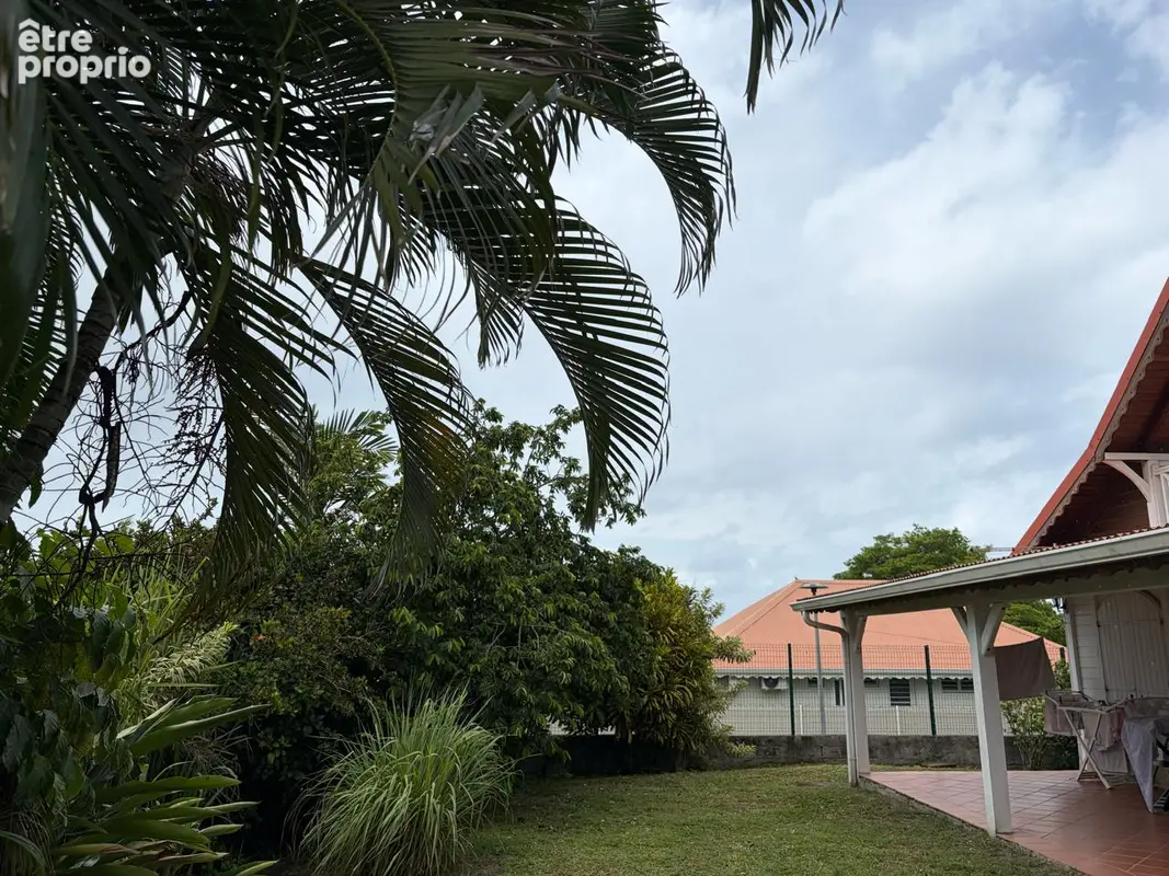 A vendre : Villa T7 spacieuse à Saint-Pierre - photo 2