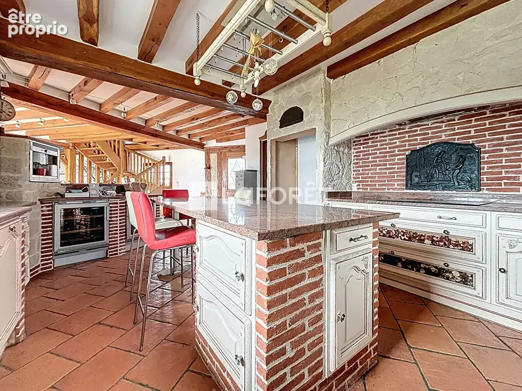 Maison 7 pièce(s) 200 m2 +  Piscine et Dépendances - photo 5