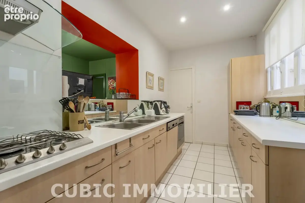 Bien remarquable et prestigieux de 238 m2 en plein cœur de Villefranche avec jardin sans vis à vis - photo 9
