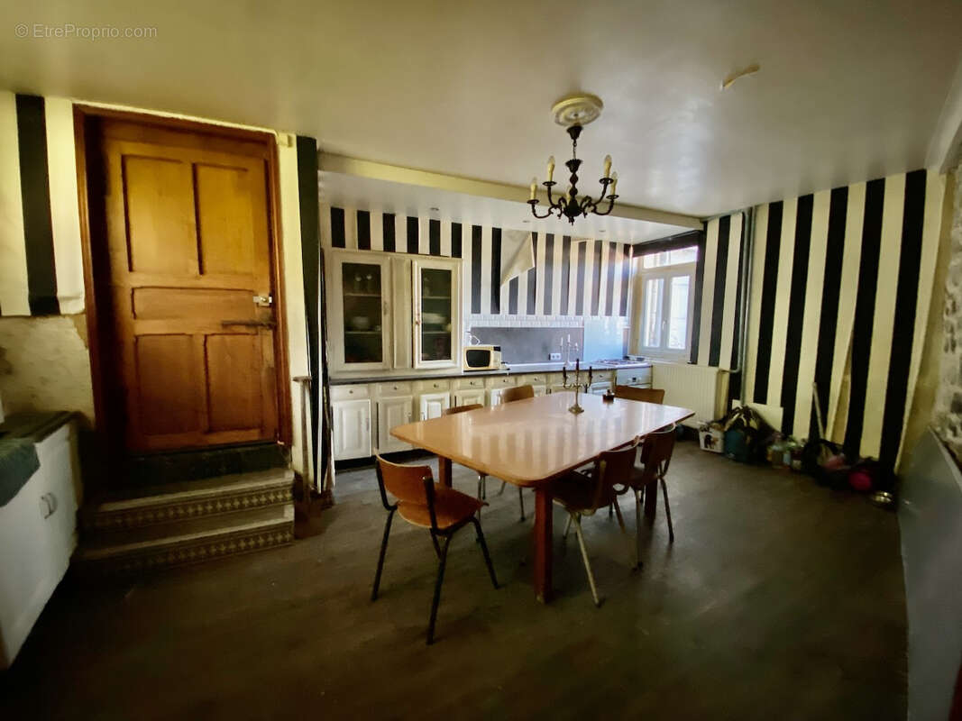 Maison à SARS-POTERIES