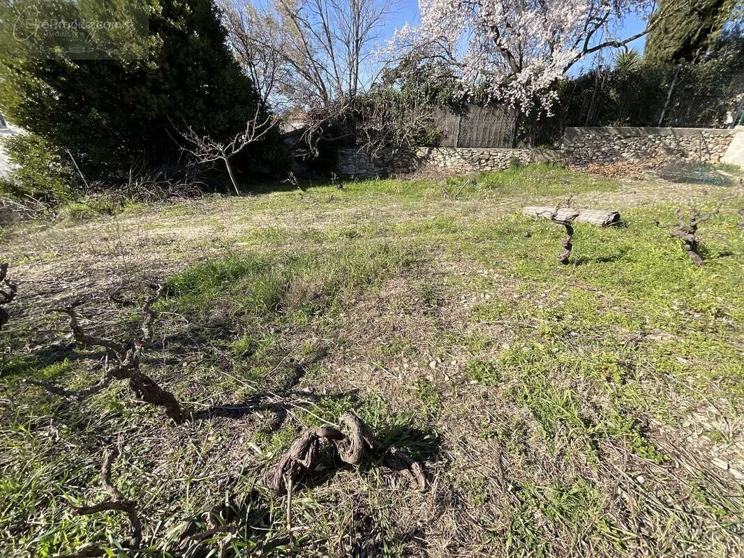 Terrain à CLARENSAC