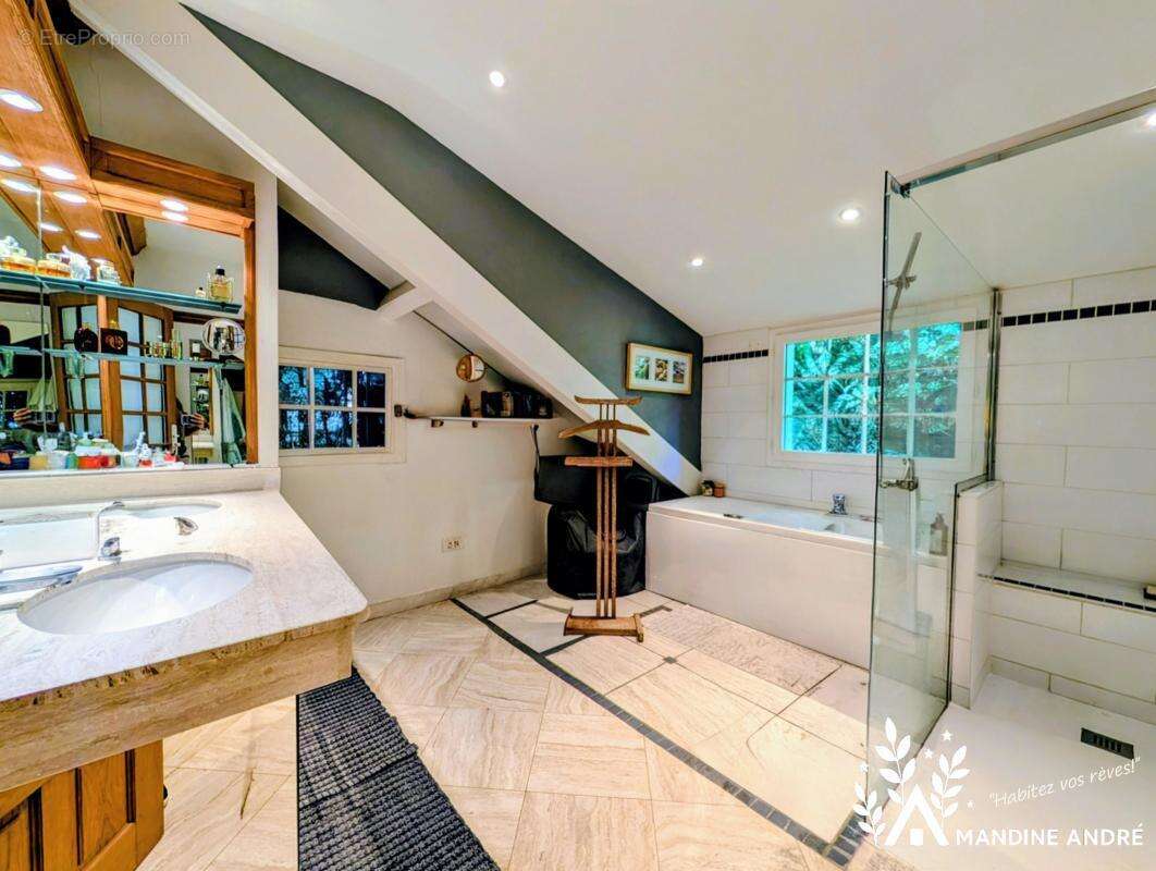 Maison 251 m² à Saint-Bernard  - photo 11
