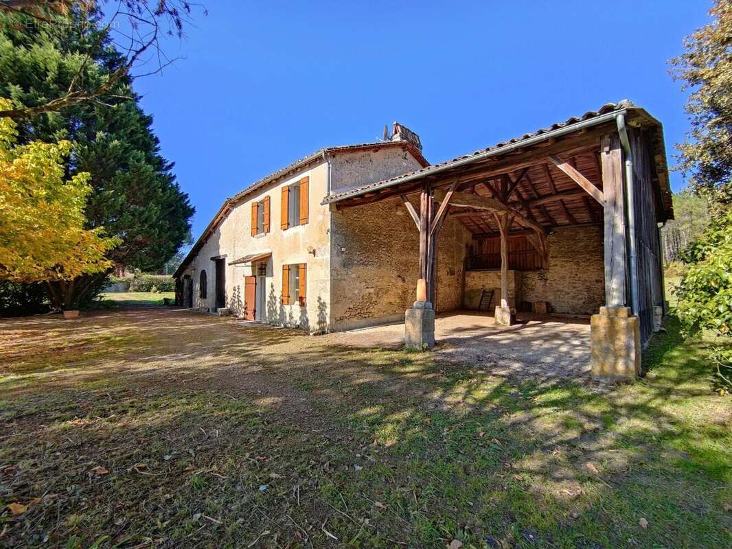 Maison à SAINT-MORILLON