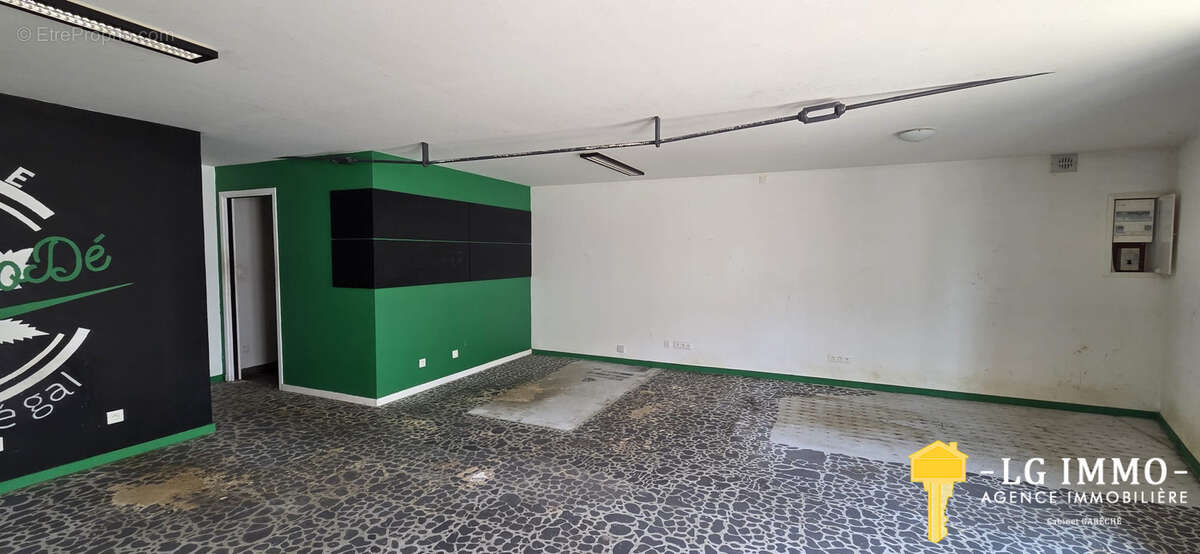 Appartement t3 + local commercial, centre bourg de mortagne - photo 17