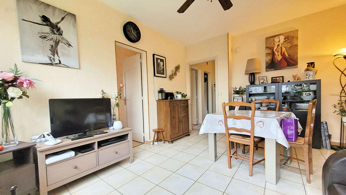 Appartement à LE COUDRAY-MONTCEAUX
