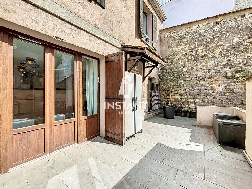 Appartement à CHARENTON-LE-PONT