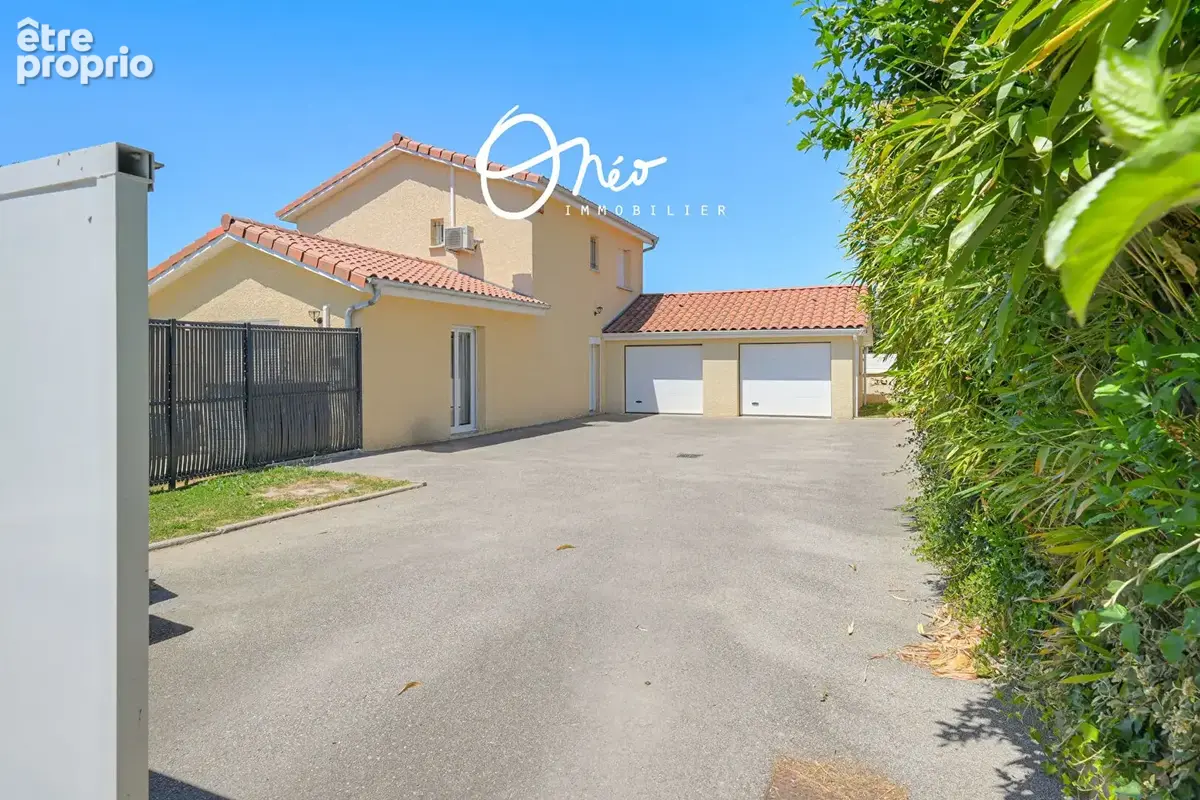 Maison 5 pièces de 110 m2 avec garage double - Piscine - photo 5