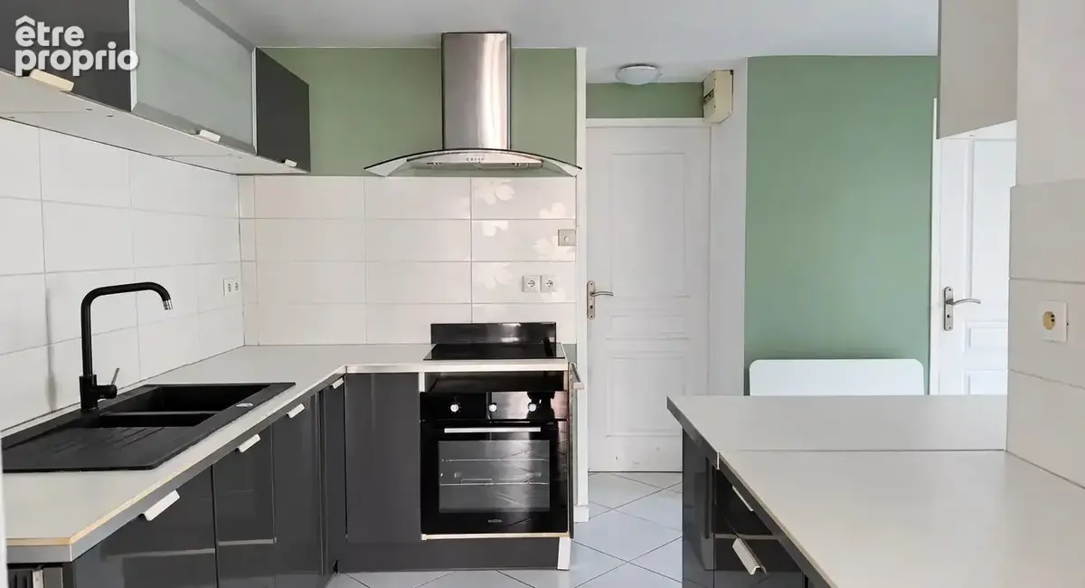 Maison semi-individuelle avec jardin et stationnements - photo 3