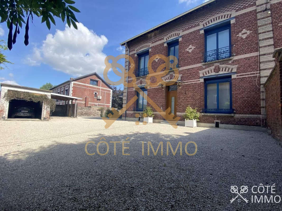 Maison à COURRIERES