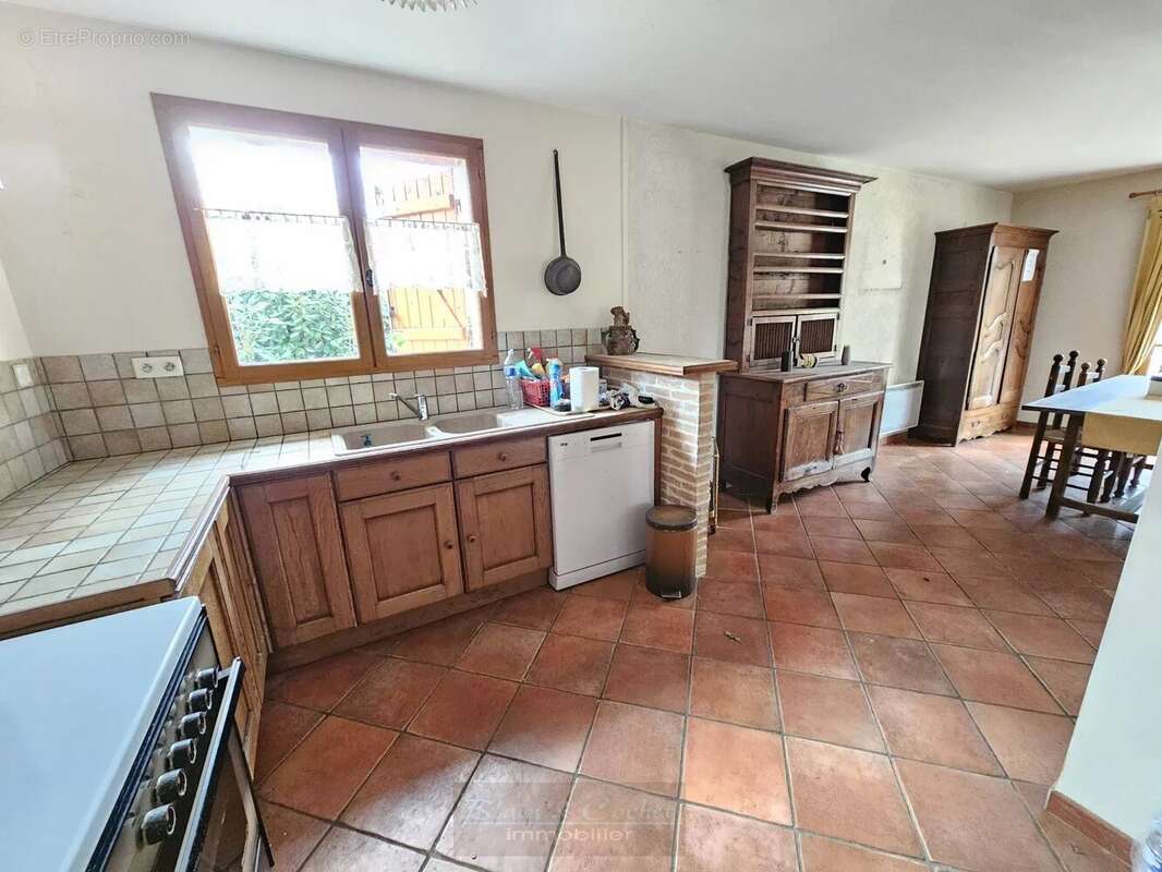 Maison à CHEVILLON-SUR-HUILLARD