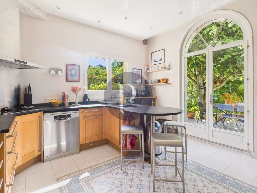 Maison à VERRIERES-LE-BUISSON