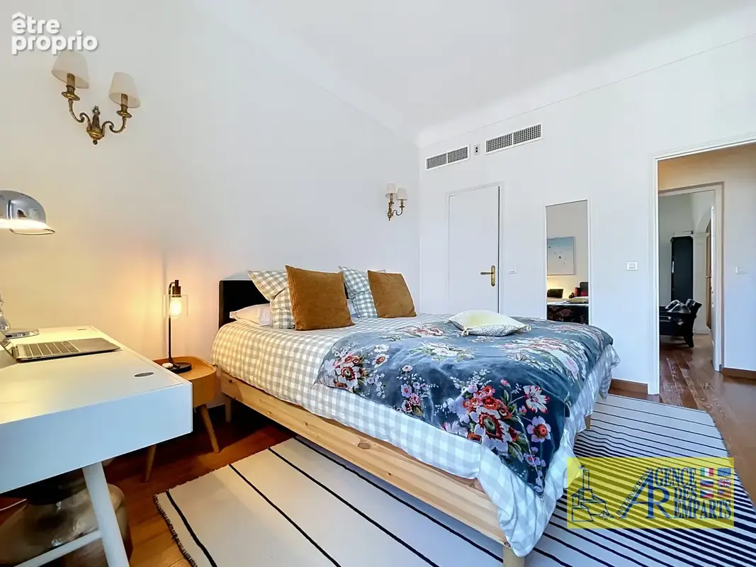 Élégant appartement bourgeois de 76 m2 au cœur d’Antibes - photo 9