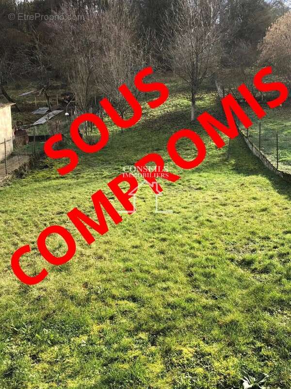 Terrain à SAINT-JULIEN-DU-SAULT