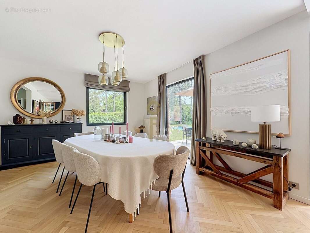 Maison 254 m² à Croix  - photo 6