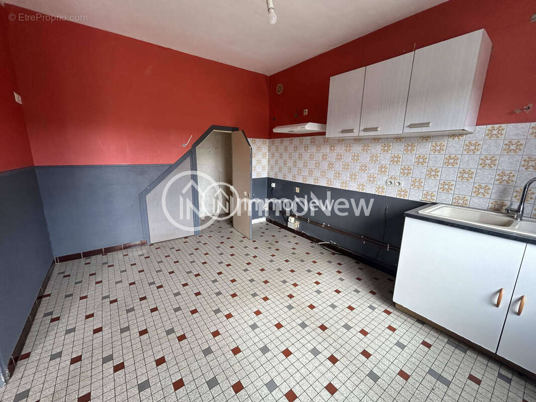 Maison mitoyenne a renover de 84m2 sur 1232m2 de terrain - photo 4