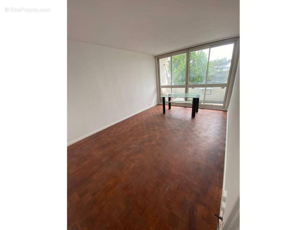 Appartement à LES CLAYES-SOUS-BOIS