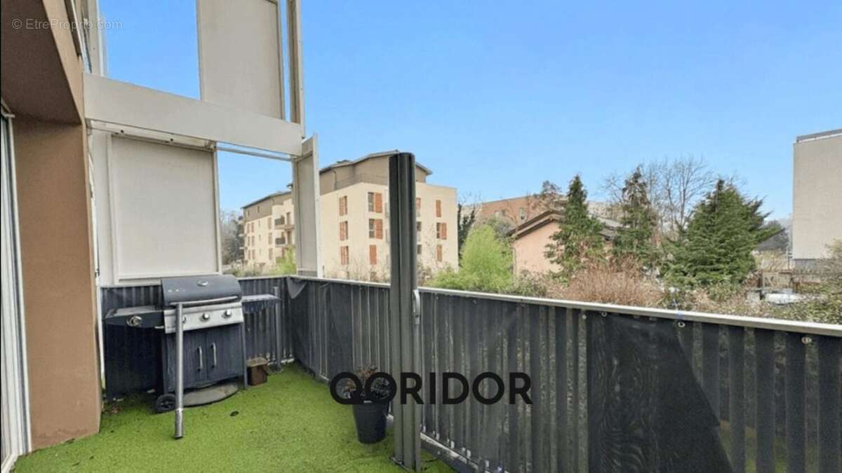 Appartement à MEYZIEU