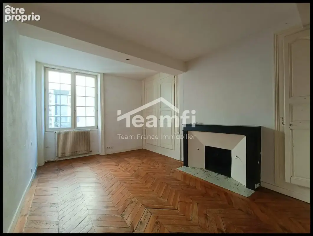 Appartement 300 m² à Thiers  - photo 7