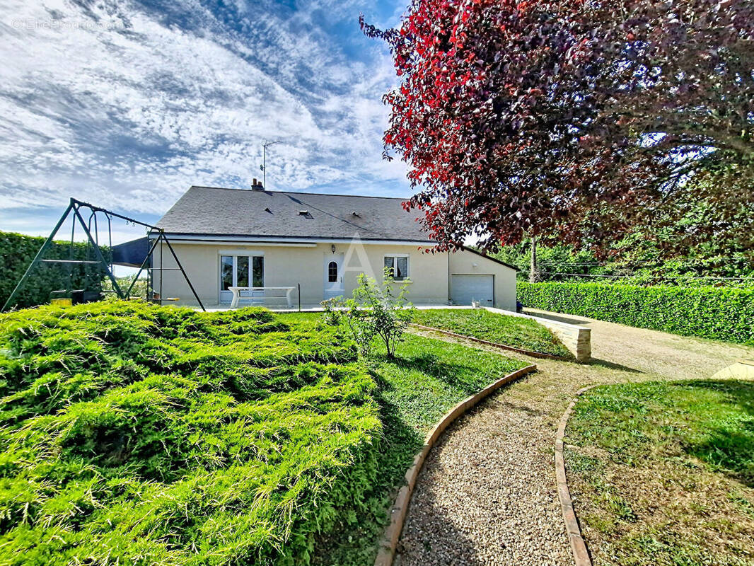 Maison à GREZ-NEUVILLE