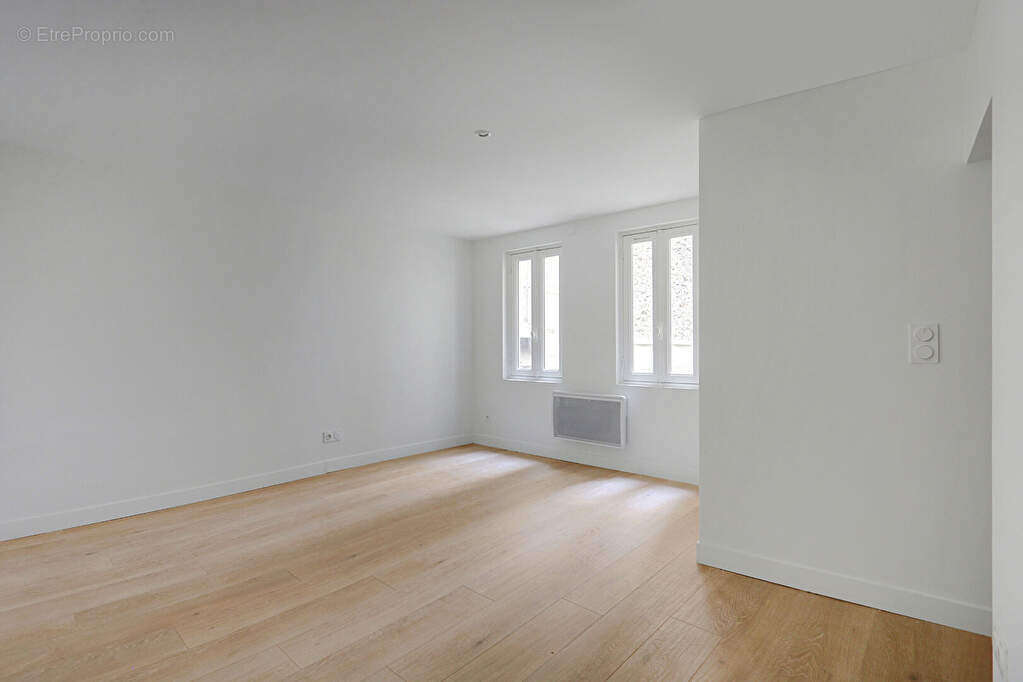 Appartement à PARIS-1E
