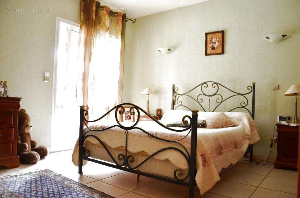 Maison à AMBARES-ET-LAGRAVE