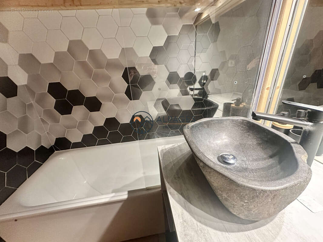 Salle de bains - Appartement à RISOUL