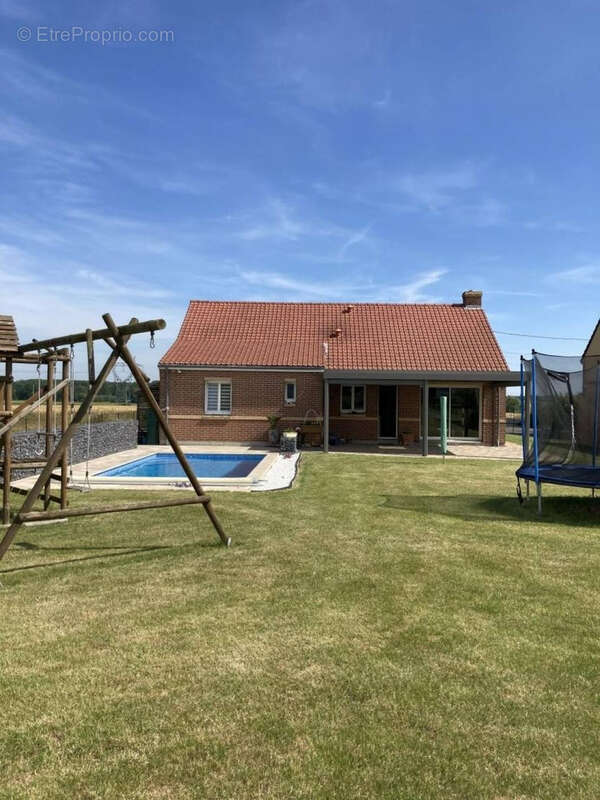 Autre à FRESNES-LES-MONTAUBAN