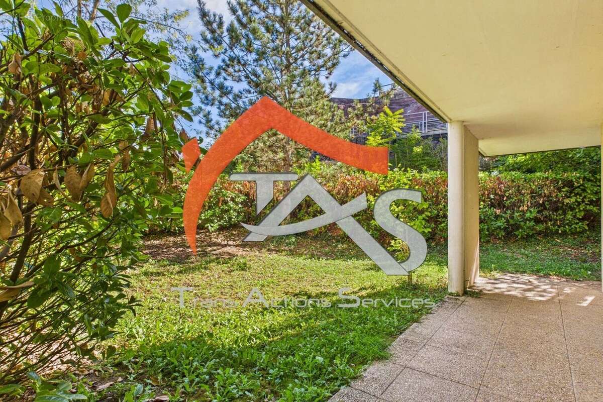 Appartement à LES ROCHES-DE-CONDRIEU