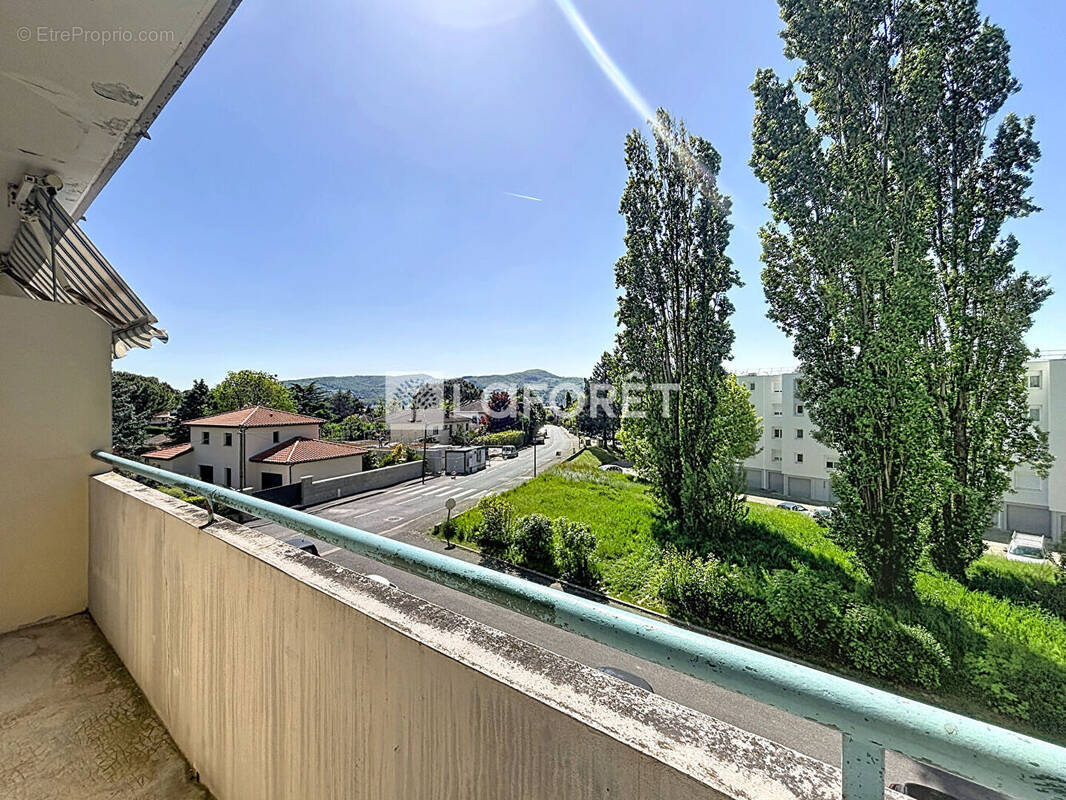 Appartement à GENAY