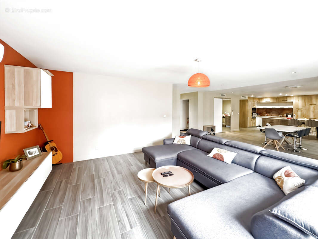 Maison à PAREMPUYRE